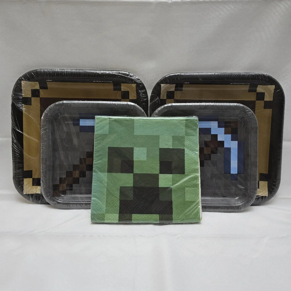 Minecraft 48pc Party Tableware Set For 16 Dinner and Cake Paper Plates & Napkins